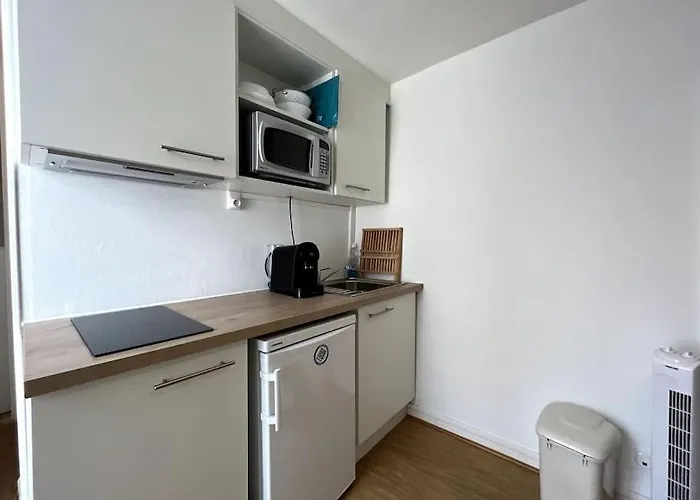 Le Studio Des Sablons-2 Pers-150M Place Du Marche