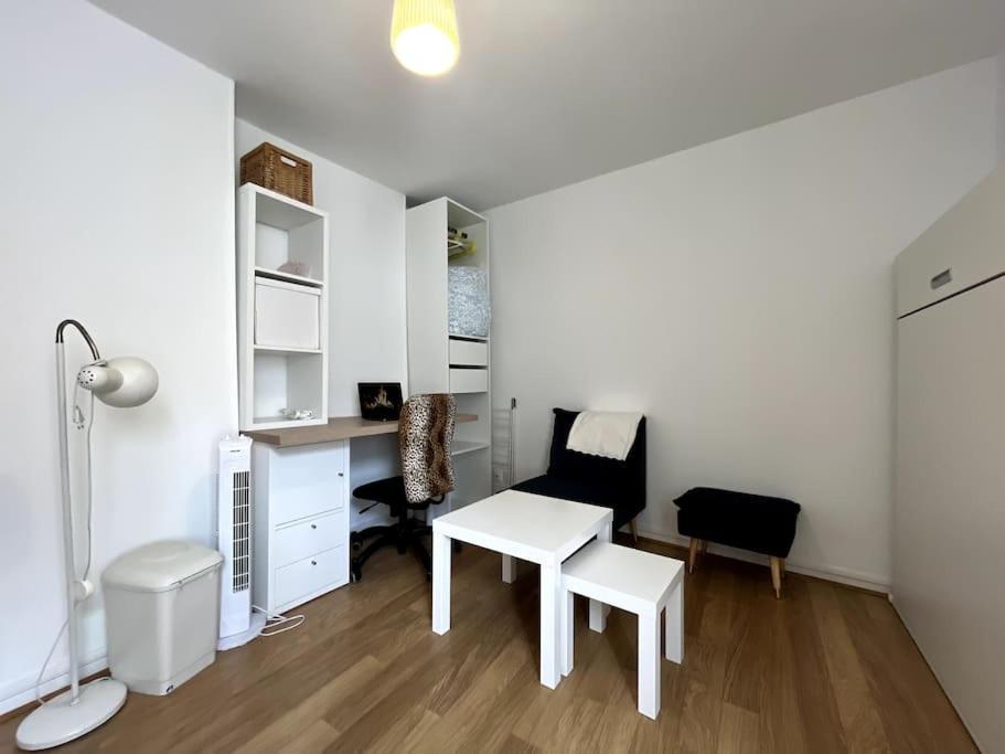 Apartment Le Des Sablons-2 Pers-150m Place Du Marche Fontainebleau