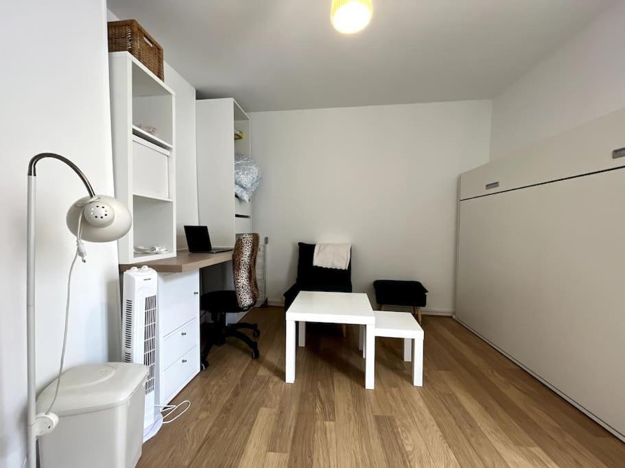 Apartment Le Des Sablons-2 Pers-150m Place Du Marche Fontainebleau